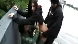 වැන්දඹු ගෘහණියක් ජලනල කුකුළා පදිනවා
