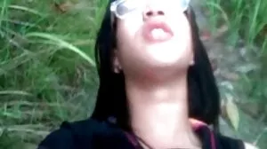 අලංකාර brunette මී පැණි Jade Jantzen දෘඩ කණුව මත පිම්ම