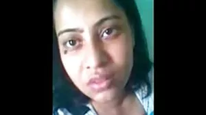 කෙට්ටු යෞවනයා විශාල කළු කුකුළාට බ්ලොජොබ් ලබා දෙයි