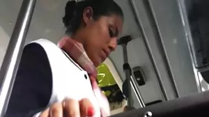 දුෂ්කර මගුලක් සඳහා ලස්සන විශාල කළු තන පුඩු ලිහිසි කිරීම