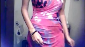 නව යොවුන් වියේ බිළිඳා හිස ලබා දී මුඛය ලබා ගනී
