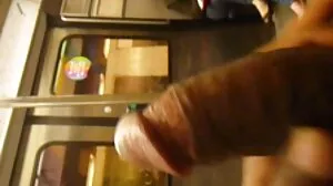 Busty Babe ලොකු කළු කුකුළෙකුගෙන් පිරී යයි!