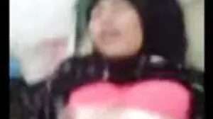 Slut ට gloryhole jizz ලැබෙනවා