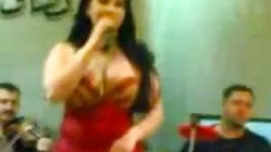 Catfished stepdad ඔහුගේ ස්ටෙටින් විසින් ඇස් බැඳගෙන කෙලවා ඇත