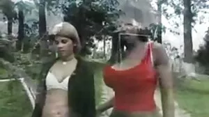 Sultry Isabella Clark හට ද්විත්ව ගුද මාර්ගයක් ලැබේ