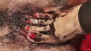 ලස්සන ආසියාතික ෆෙම්ඩම් රළු එයට කැමතියි