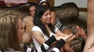 බිකිනියෙන් තෙල් දැමූ gf සමඟ බැල්කනියේ ඉක්මන් කරන්න