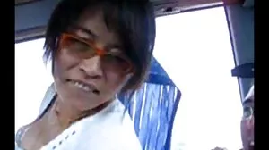 එක් උණුසුම් ගිම්හාන වෙරළ සාදයකදී සුපිරි උණුසුම් සහ සරාගී යෞවන හොඳම මිතුරන්