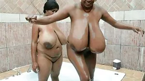 සමලිංගික MILF විසින් යොවුන් සොරුන් අල්ලා දඬුවම්