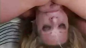පච්ච කොටාගත් යුවල Hardcore Raw Fuck සහ Creampie භුක්ති විඳිති